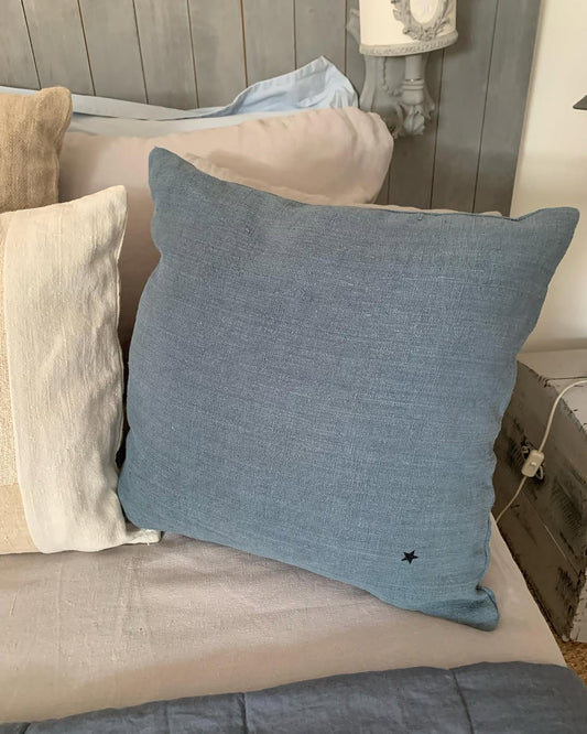 Coussin en chanvre teint bleu