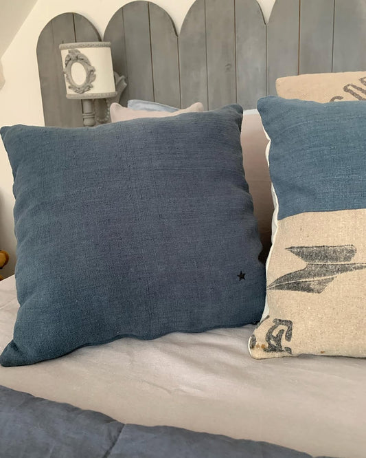 Coussin en chanvre teint bleu nuit